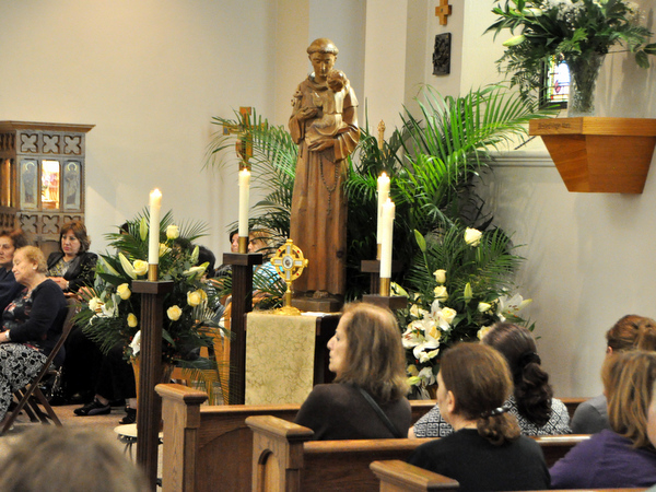 St. Anthony statue in Shrine